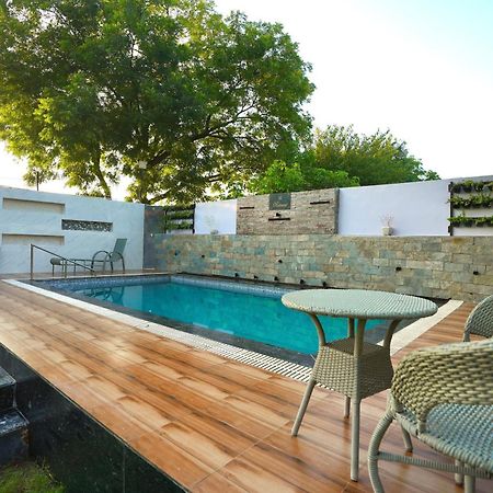 Farm The Retreat - With Private Pool Villa Manesar Dış mekan fotoğraf