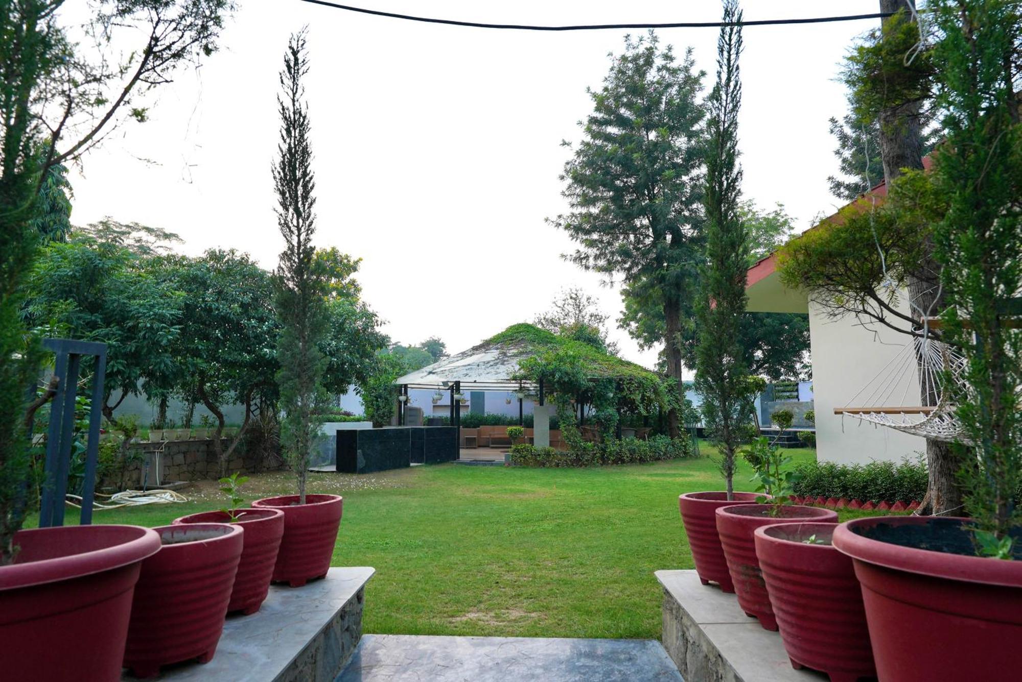 Farm The Retreat - With Private Pool Villa Manesar Dış mekan fotoğraf