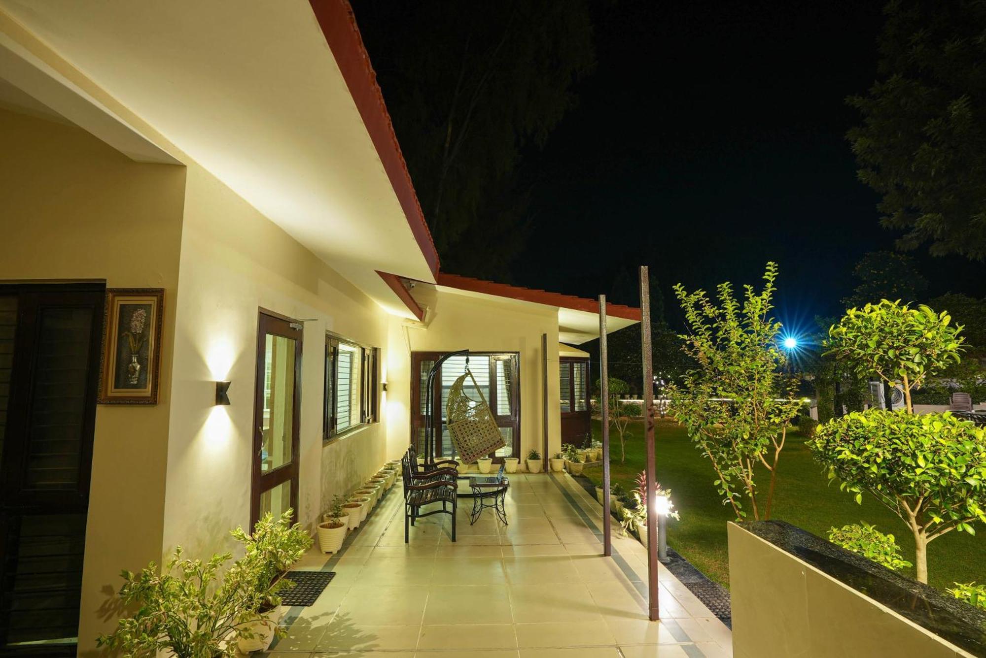 Farm The Retreat - With Private Pool Villa Manesar Dış mekan fotoğraf