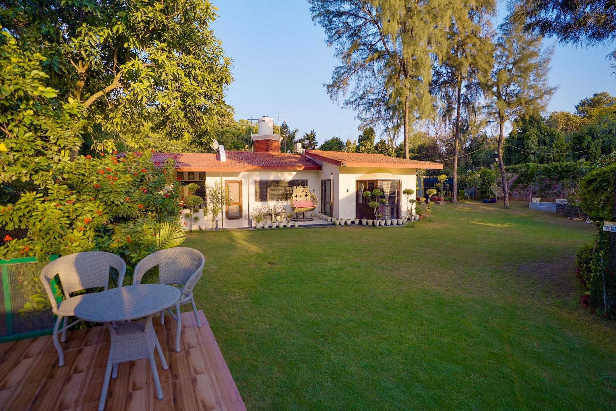 Farm The Retreat - With Private Pool Villa Manesar Dış mekan fotoğraf