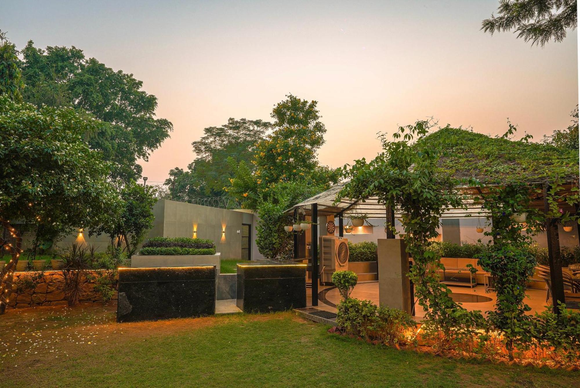 Farm The Retreat - With Private Pool Villa Manesar Dış mekan fotoğraf